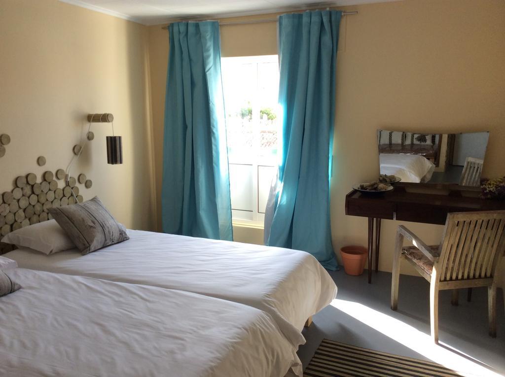 Ponta Delgada Marina Lounge Hostel الغرفة الصورة
