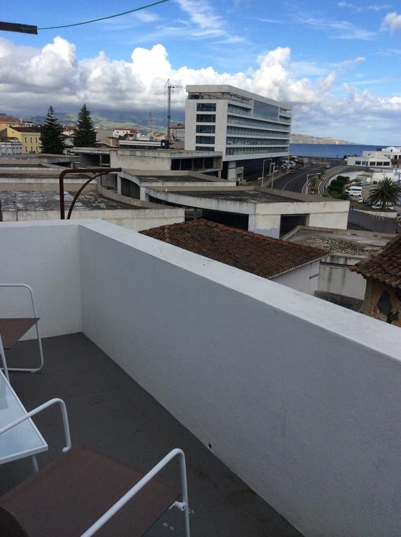 Ponta Delgada Marina Lounge Hostel الغرفة الصورة